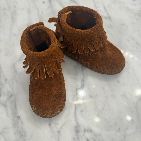 Minnetonka Other - EXCELLENT Authentic Minnetonka Suede Baby Moccasin Boots 6-12 Months